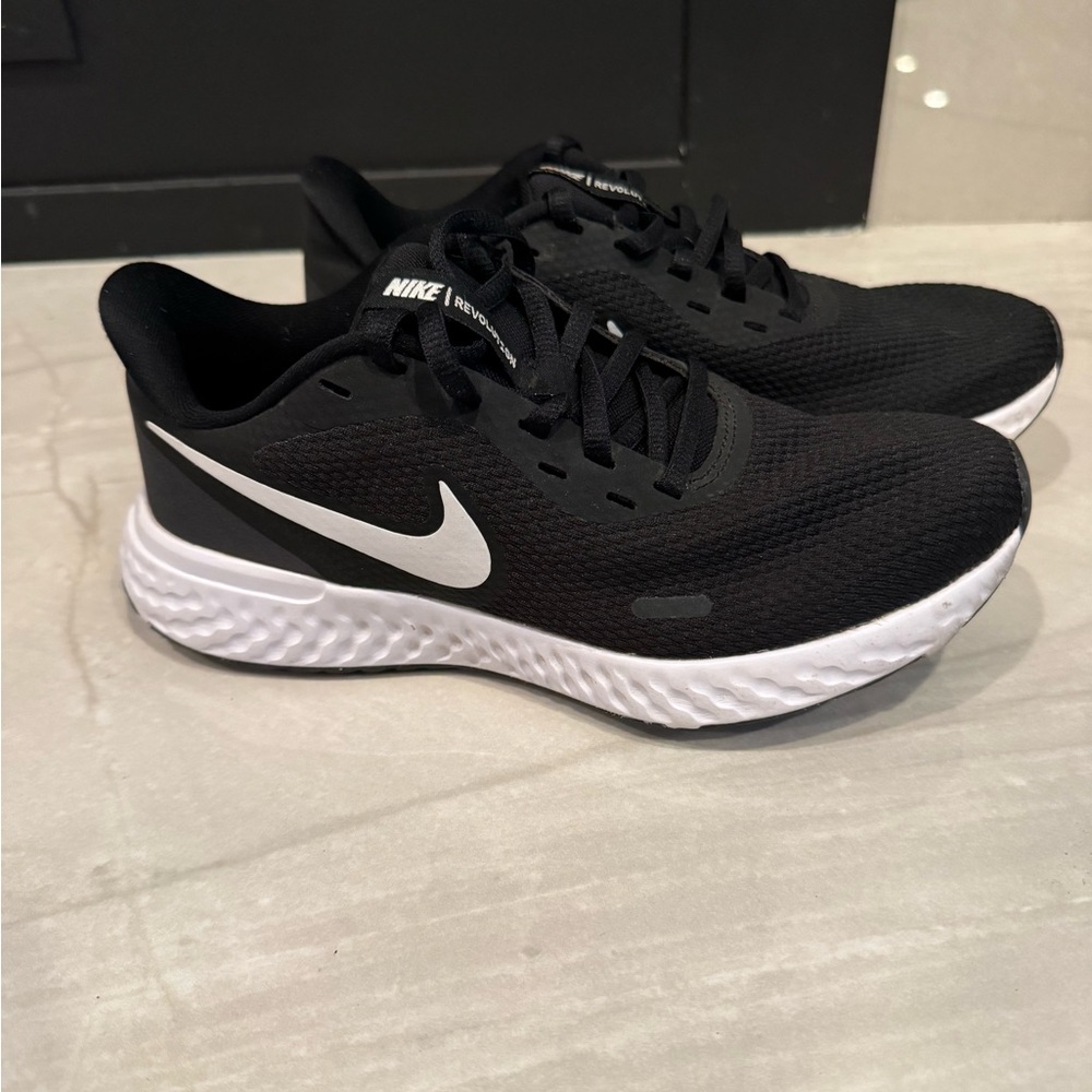 Nike Black & White Mesh Running Sneakers